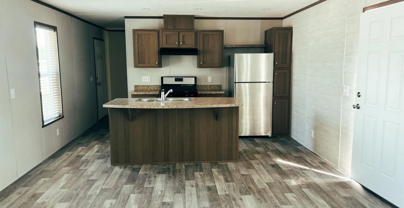 6623 Sleepy Hollow Blvd in Holly, MI - Foto de edificio