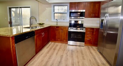 641 White Ct in Gurnee, IL - Building Photo - Building Photo