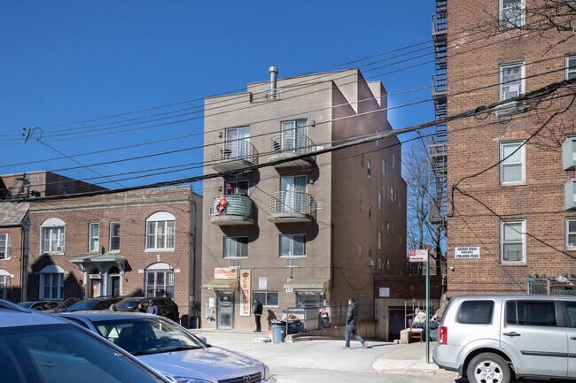 13271 Maple Ave in Flushing, NY - Building Photo - Building Photo