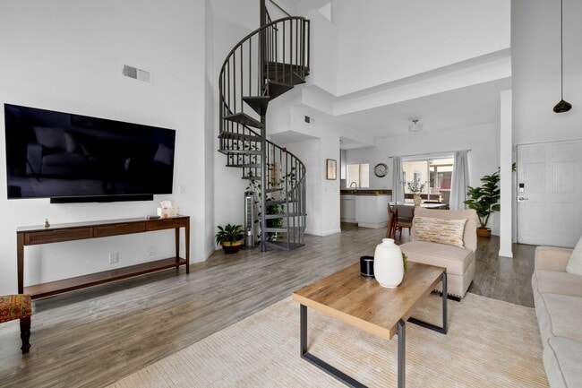 4301 Fulton Ave, Unit Apt 305 in Los Angeles, CA - Foto de edificio - Building Photo