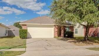 10818 Elgar Ln in Tomball, TX - Building Photo