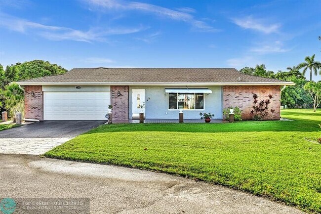 7102 NW 93rd Ave in Tamarac, FL - Building Photo - Building Photo