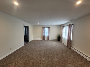 9 Monroe Dr in New Milford, CT - Building Photo - Building Photo