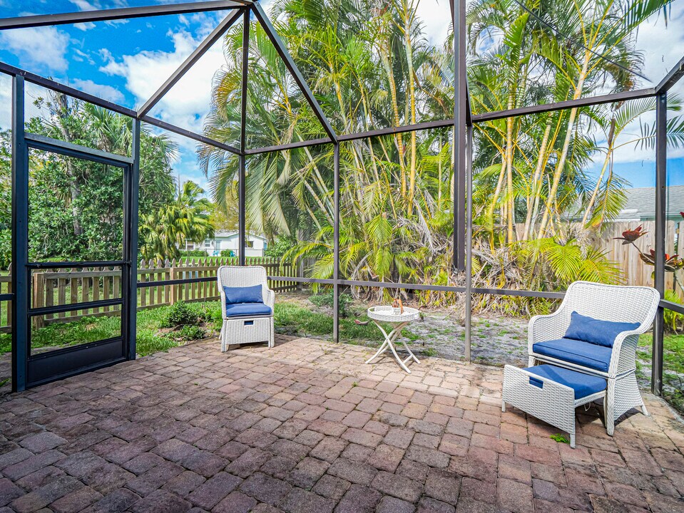 2490 4th Ln in Vero Beach, FL - Building Photo