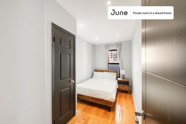 Private bedroom in 4 bed/2 bath Home in New York, NY - Building Photo - Building Photo
