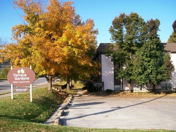 Terrace Gardens in Kansas City, KS - Building Photo - Building Photo