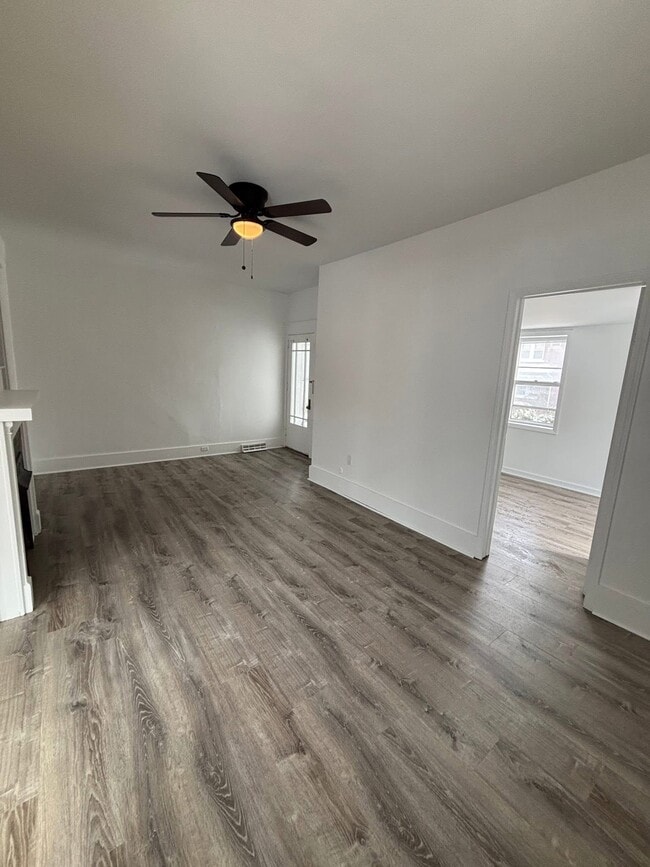 504 W 29th St, Unit Apt 2 in Erie, PA - Foto de edificio - Building Photo