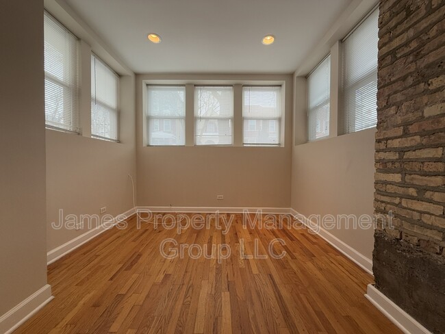 3702 W Wrightwood Ave in Chicago, IL - Building Photo - Building Photo