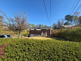 214 McMasters Ave in Monroeville, PA - Building Photo