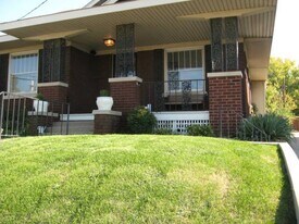 860 S Broadway in Lexington, KY - Building Photo