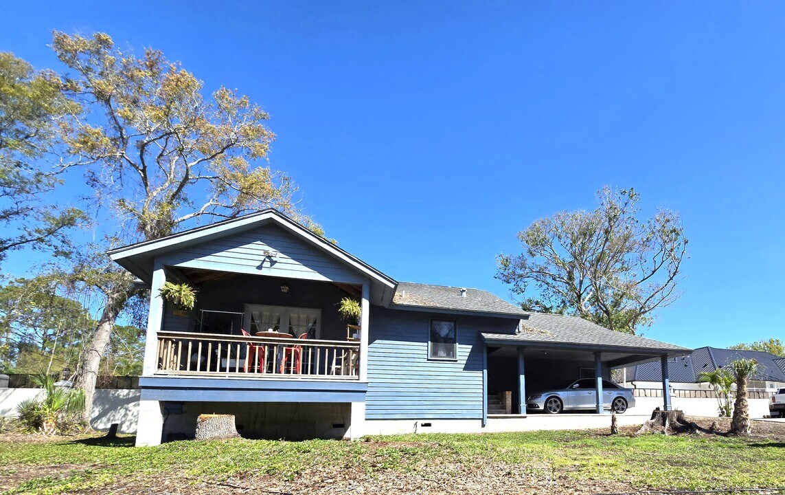7929 98th St N in Seminole, FL - Building Photo