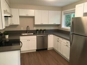271 Cervantes in Lake Oswego, OR - Building Photo - Building Photo