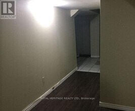8 Ryecliffe Ct in Toronto, ON - Building Photo - Building Photo