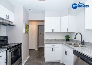 2059 Northdale Lake Dr in Indianapolis, IN - Building Photo - Building Photo