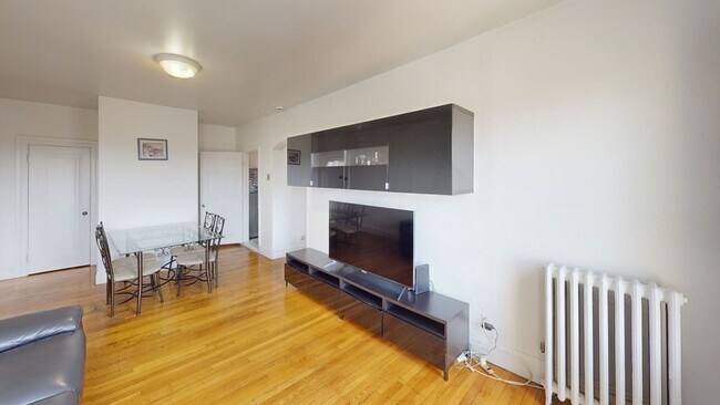 1666 Commonwealth Ave in Boston, MA - Building Photo - Building Photo
