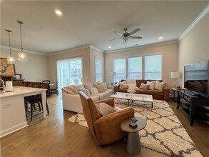 637 Skytop Dr in Cumming, GA - Building Photo - Building Photo