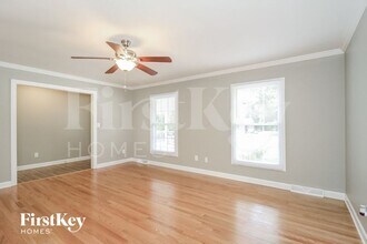 6101 Bobbybrook Dr in Clemmons, NC - Foto de edificio - Building Photo