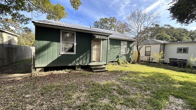 3921 Elm Dr in Baton Rouge, LA - Foto de edificio - Building Photo