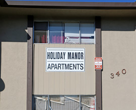 Holiday Manor Apartments in Hayward, CA - Building Photo - Building Photo