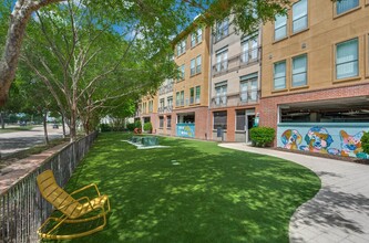 Legacy Village Apartment Homes in Plano, TX - Foto de edificio - Building Photo