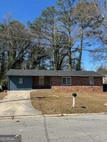 6051 Park Dr in Forest Park, GA - Building Photo