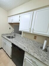 5002 Ravens Crest Dr, Unit 5002 Ravens Crest in Plainsboro, NJ - Building Photo - Building Photo
