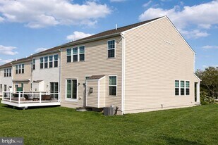 142 Sills Ln in Downingtown, PA - Building Photo