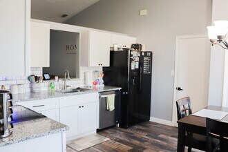 5560 River Oaks Dr in Titusville, FL - Building Photo - Building Photo