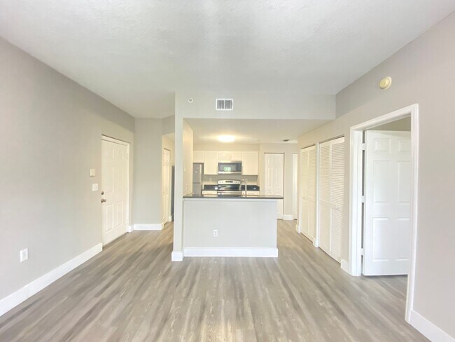 1 Bedroom / 1 Bath Condo in Gated Community. in Orlando, FL - Building Photo - Building Photo