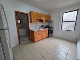809 Astoria Blvd, Unit 2 in Astoria, NY - Building Photo