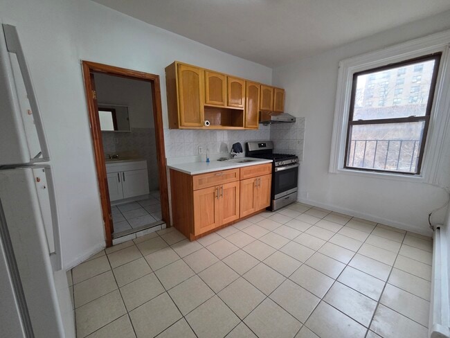 809 Astoria Blvd, Unit 2