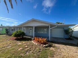 30 Berkley Rd in Ormond Beach, FL - Building Photo