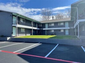 1209 Vance St in Taylor, TX - Building Photo