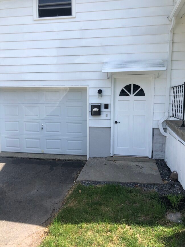 12 Manor Ln Apartments and Nearby Saugerties Apartments For Rent