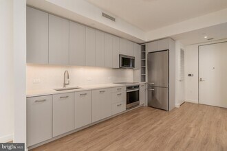 1630 Columbia Rd NW, Unit 904 in Washington, DC - Building Photo - Building Photo