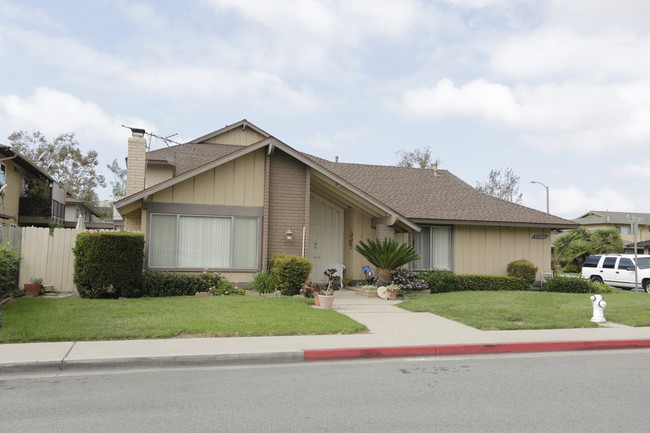 17291 San Luis St in Fountain Valley, CA - Foto de edificio - Building Photo