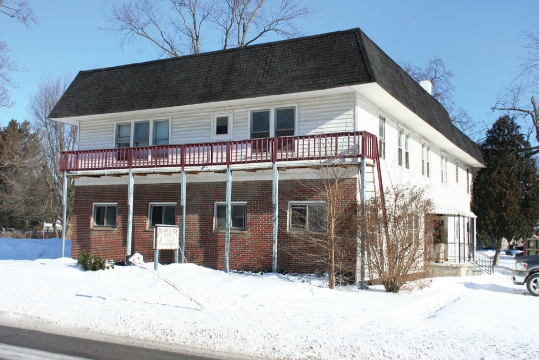 River Place Apartments in Flat Rock, MI - Foto de edificio