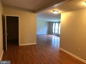 21 S Stewart St in Winchester, VA - Building Photo