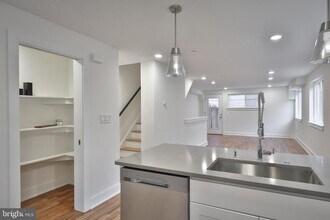 909 N 20th St, Unit 1 in Philadelphia, PA - Foto de edificio - Building Photo