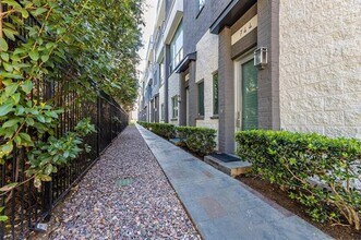 742 Cannen John Ln in Dallas, TX - Building Photo - Building Photo