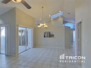 4022 37th St Ct W in Bradenton, FL - Building Photo - Building Photo