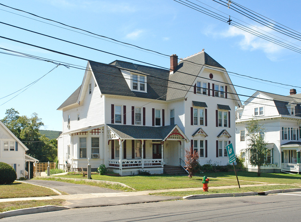 60 High St in Bristol, CT - Foto de edificio