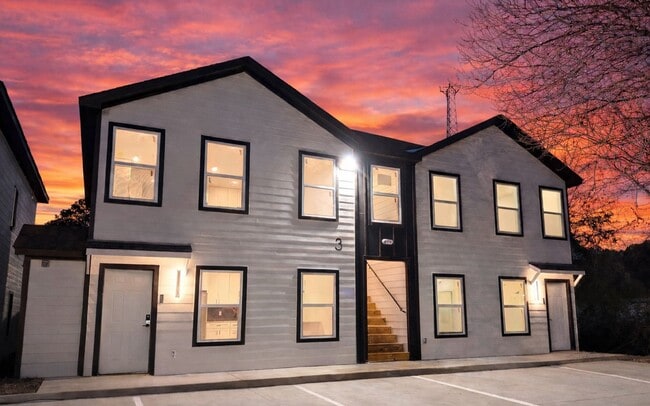 104 Village Dr in Longview, TX - Building Photo - Building Photo