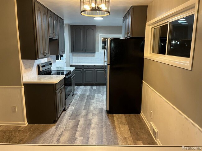 4445 Oakvista Ave in Village of Clarkston, MI - Building Photo - Building Photo