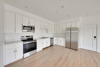 2068 Millennium Wy in Hanford, CA - Building Photo - Building Photo