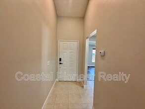 8725 Huntfield St in Tampa, FL - Building Photo - Building Photo