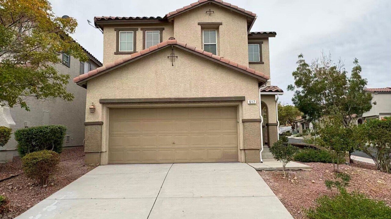 617 Lucky Pine St in Henderson, NV - Building Photo