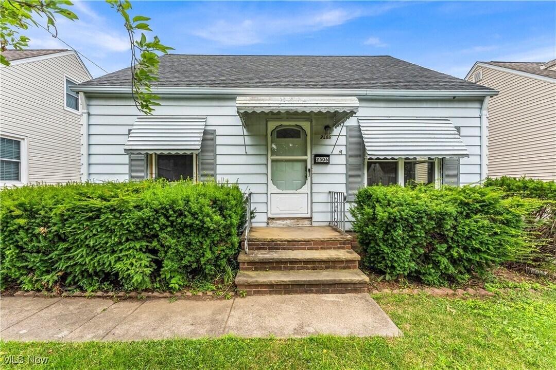2506 Brookdale Ave in Parma, OH - Building Photo