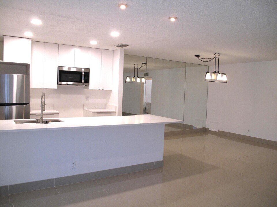 1227 Club Dr W in Delray Beach, FL - Building Photo