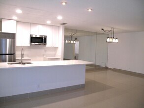 1227 Club Dr W in Delray Beach, FL - Building Photo - Building Photo